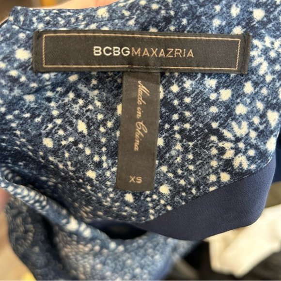 BCBG MAXAZRIA Crosby Parisian Blue Sleeveless V-Neck Tank Top - Picture 4 of 4